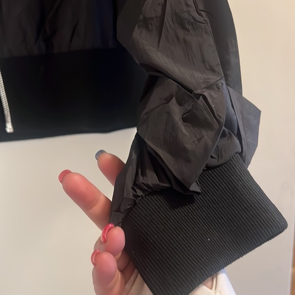 Black Pleated Windbreaker Bomber Jacket - Picture 4 of 7